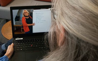 Die Seminare werden zum Teil online und in Präsenz stattfinden. Foto: KJF Augsburg/Ronja Mößbauer 