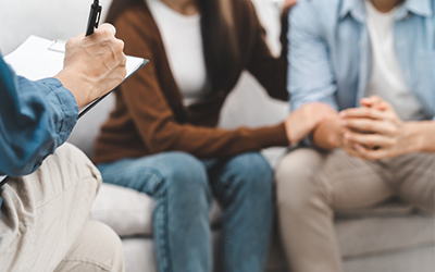 Vor allem wegen Trennungen haben Familien im vergangenen Jahr die Hilfe der KJF Erziehungs-, Jugend- und Familienberatung Augsburg in Anspruch genommen. Bild: Adobe Stock