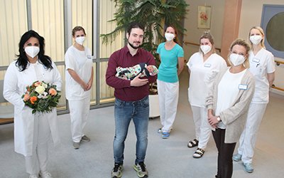 Das Klinik-Team freute sich über die 1.001ste Geburt im Jahr 2021